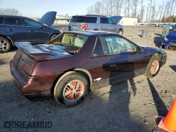 ✅ 1986 Pontiac Fiero • VIN: 1G2PF3793GP210763 • Lot: 41891075. Wystawiony na Copart z przebiegiem 144 219 mil. Bezpłatny archiwum sprzedaży aukcyjnych z USA i szczegółowy raport historii pojazdu na DreamBid. Zdjęcie 3.