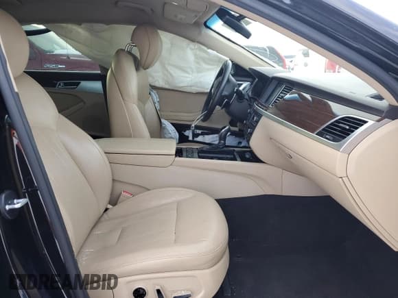 ✅ 2016 Hyundai Genesis 3.8L • VIN: KMHGN4JE6GU128453 • Lot: 42288475. Wystawiony na Copart z przebiegiem 78 124 mil. Bezpłatny archiwum sprzedaży aukcyjnych z USA i szczegółowy raport historii pojazdu na DreamBid. Zdjęcie 7.