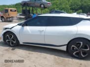 ✅ 2023 Kia EV6 GT-Line • VIN: KNDC4DLC6P5113026 • Lot: 42409836. Wystawiony na IAAI z przebiegiem 17 376 mil. Bezpłatny archiwum sprzedaży aukcyjnych z USA i szczegółowy raport historii pojazdu na DreamBid. Zdjęcie 14.