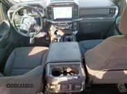 ✅ 2023 Ford F-150 XL • VIN: 1FTFW1E55PKE37297 • Lot: 61668085. Wystawiony na Copart z przebiegiem 28 975 mil. Bezpłatny archiwum sprzedaży aukcyjnych z USA i szczegółowy raport historii pojazdu na DreamBid. Zdjęcie 8.