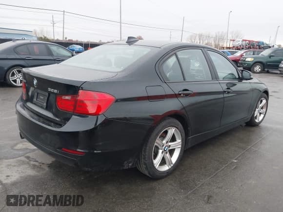 ✅ 2014 BMW 3 Series 328i xDrive • VIN: WBA3B5C54EF599613 • Лот: 43722846. Опубликован ранее на IAAI с пробегом 133 076 миль. Бесплатный доступ к архиву аукционных продаж из США и подробный отчёт об истории автомобиля на DreamBid. Изображение 4.