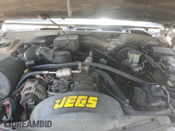 ✅ 1998 GMC Sierra 1500 • VIN: 2GTEK19R7W1505120 • Лот: 71555485. Опубликован ранее на Copart с пробегом Не указан. Бесплатный доступ к архиву аукционных продаж из США и подробный отчёт об истории автомобиля на DreamBid. Изображение 11.