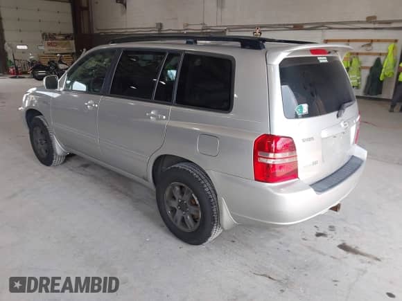 2001 Toyota Highlander с VIN JTEHF21A010001263, выставлен на аукционе IAAI как лот 42788745 с пробегом 178 185 миль миль и . История ставок и продаж доступна на DreamBid. Изображение 3.