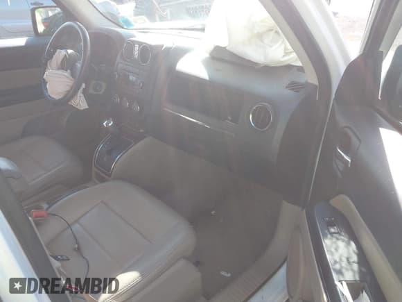 ✅ 2016 Jeep Patriot High Altitude • VIN: 1C4NJRFB8GD653825 • Lot: 43165926. Listed on IAAI with 110,017 mi. Free auction sales archive from the USA and detailed vehicle history report at DreamBid. Image 5.