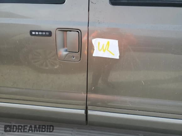 ✅ 2003 Ford Excursion Limited • VIN: 1FMNU42PX3EC17649 • Lot: 76694864. Wystawiony na Copart z przebiegiem Nie podano. Bezpłatny archiwum sprzedaży aukcyjnych z USA i szczegółowy raport historii pojazdu na DreamBid. Zdjęcie 12.