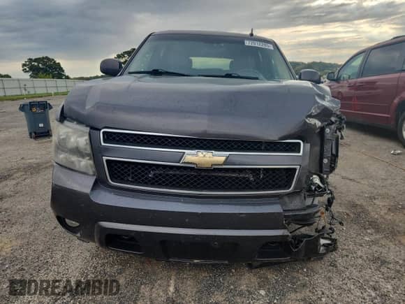 2010 Chevrolet Suburban LT z VIN 1GNUKJE3XAR134023, wystawiony jako Copart lot #72012285 z przebiegiem 262 677 mil mil oraz Nie do naprawy • Non repairable. Historia ofert i sprzedaży dostępna na DreamBid. Obrazek 5.