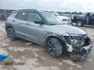 2023 Chevrolet TrailBlazer RS z VIN KL79MTSL2PB055677, wystawiony jako IAAI lot #42387764 z przebiegiem 49 336 mil mil oraz . Historia ofert i sprzedaży dostępna na DreamBid. Obrazek 1.