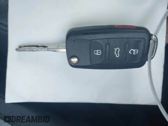 ✅ 2012 Volkswagen Passat SE • VIN: 1VWBP7A35CC071605 • Lot: 43650796. Listed on IAAI with 215,229 mi. Free auction sales archive from the USA and detailed vehicle history report at DreamBid. Image 11.