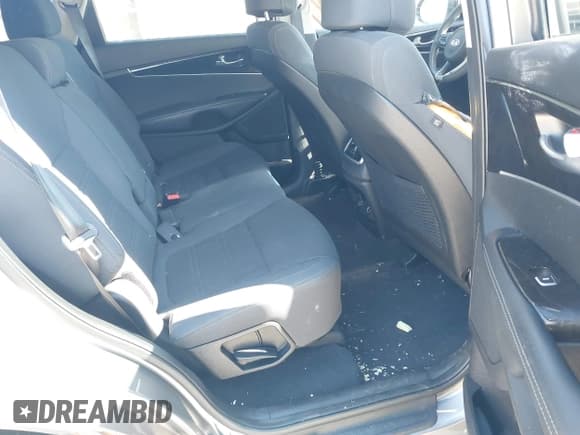 ✅ 2017 Kia Sorento LX • VIN: 5XYPGDA36HG246812 • Lot: 43420006. Listed on IAAI with 84,288 mi. Free auction sales archive from the USA and detailed vehicle history report at DreamBid. Image 8.