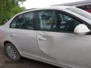 ✅ 2010 Volkswagen Jetta S • VIN: 3VWJZ7AJ3AM028610 • Lot: 42368121. Wystawiony na IAAI z przebiegiem 138 289 mil. Bezpłatny archiwum sprzedaży aukcyjnych z USA i szczegółowy raport historii pojazdu na DreamBid. Zdjęcie 13.