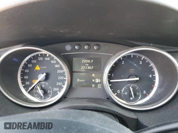 ✅ 2011 Mercedes-Benz R 350 • VIN: 4JGCB2FE4BA122942 • Lot: 51279585. Listed on Copart with 221,307 mi. Free auction sales archive from the USA and detailed vehicle history report at DreamBid. Image 9.