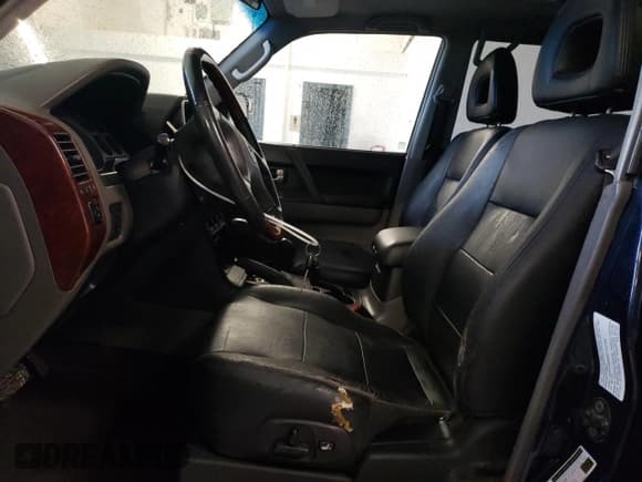 ✅ 2004 Mitsubishi Montero Limited • VIN: JA4MW51S54J010353 • Lot: 61367435. Wystawiony na Copart z przebiegiem 155 135 mil. Bezpłatny archiwum sprzedaży aukcyjnych z USA i szczegółowy raport historii pojazdu na DreamBid. Zdjęcie 7.