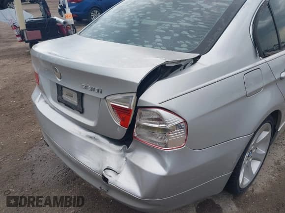 ✅ 2006 BMW 3 Series 330i • VIN: WBAVB33576PS16692 • Lot: 42469524. Listed on IAAI with 139,485 mi. Free auction sales archive from the USA and detailed vehicle history report at DreamBid. Image 6.