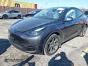 ✅ 2025 Tesla Model Y Long Range • VIN: 7SAYGDEE6SF287880 • Lot: 43529918. Wystawiony na IAAI z przebiegiem 12 513 mil. Bezpłatny archiwum sprzedaży aukcyjnych z USA i szczegółowy raport historii pojazdu na DreamBid. Zdjęcie 20.