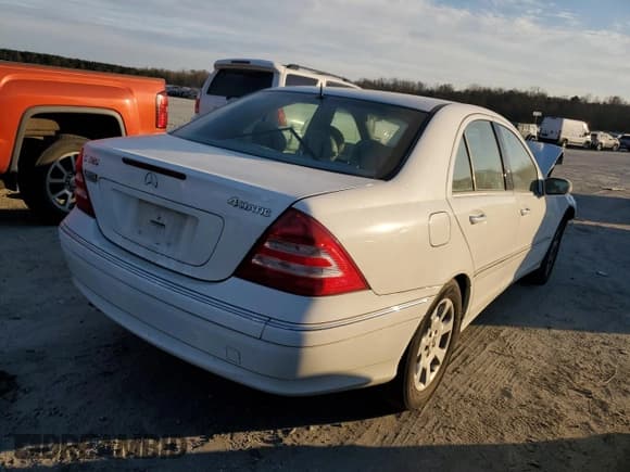 ✅ 2005 Mercedes-Benz C 320 • VIN: WDBRF84J65F679735 • Lot: 47164965. Wystawiony na Copart z przebiegiem 114 381 mil. Bezpłatny archiwum sprzedaży aukcyjnych z USA i szczegółowy raport historii pojazdu na DreamBid. Zdjęcie 3.