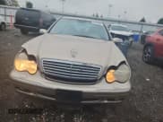 ✅ 2002 Mercedes-Benz C 230/260/280/320 • VIN: WDBRF61J32E006122 • Lot: 67344195. Wystawiony na Copart z przebiegiem 61 240 mil. Bezpłatny archiwum sprzedaży aukcyjnych z USA i szczegółowy raport historii pojazdu na DreamBid. Zdjęcie 5.