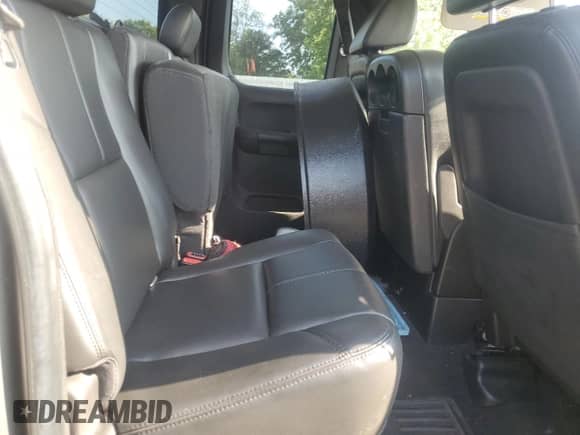 2007 Chevrolet Silverado 2500HD LTZ z VIN 1GCHK29697E550617, wystawiony jako Copart lot #64390795 z przebiegiem Nie podano mil oraz Czysty tytuł • Clean title. Historia ofert i sprzedaży dostępna na DreamBid. Obrazek 10.