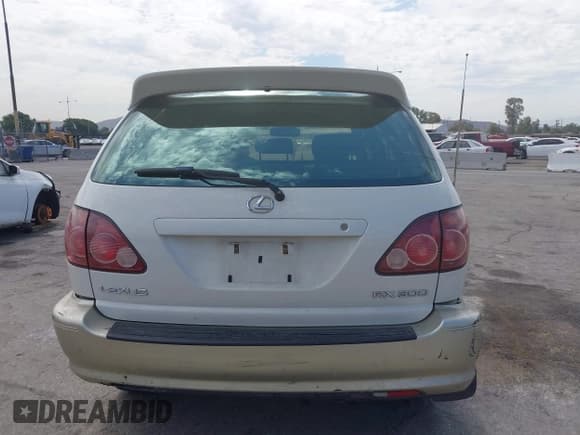 ✅ 2000 Lexus RX 300 • VIN: JT6HF10U9Y0132266 • Lot: 43009397. Wystawiony na IAAI z przebiegiem 175 445 mil. Bezpłatny archiwum sprzedaży aukcyjnych z USA i szczegółowy raport historii pojazdu na DreamBid. Zdjęcie 16.