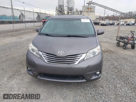 ✅ 2015 Toyota Sienna Limited • VIN: 5TDDK3DC6FS128167 • Lot: 41699588. Listed on IAAI with 179,723 mi. Free auction sales archive from the USA and detailed vehicle history report at DreamBid. Image 12.