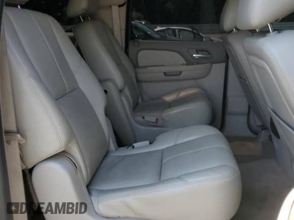 2010 Chevrolet Suburban LT z VIN 1GNUKJE30AR143183, wystawiony jako Copart lot #62062915 z przebiegiem 206 514 mil mil oraz Szkoda całkowita • Salvage title. Historia ofert i sprzedaży dostępna na DreamBid. Obrazek 11.