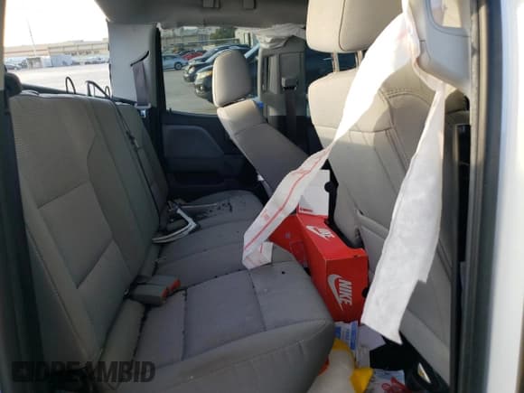 ✅ 2017 Chevrolet Silverado 1500 Custom • VIN: 1GCRCPEH2HZ213352 • Lot: 78940484. Wystawiony na Copart z przebiegiem Nie podano. Bezpłatny archiwum sprzedaży aukcyjnych z USA i szczegółowy raport historii pojazdu na DreamBid. Zdjęcie 10.