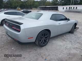 2020 Dodge Challenger SXT z VIN 2C3CDZAG1LH151161, wystawiony jako IAAI lot #43340355 z przebiegiem 46 682 mil mil oraz . Historia ofert i sprzedaży dostępna na DreamBid. Obrazek 4.