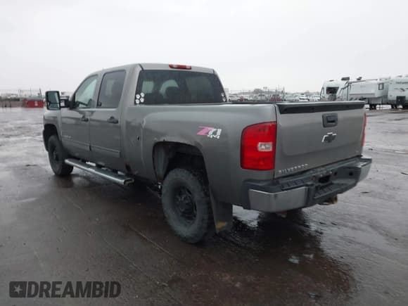 ✅ 2009 Chevrolet Silverado 2500HD LT • VIN: 1GCHK53K59F149540 • Lot: 43711692. Wystawiony na IAAI z przebiegiem 259 012 mil. Bezpłatny archiwum sprzedaży aukcyjnych z USA i szczegółowy raport historii pojazdu na DreamBid. Zdjęcie 3.