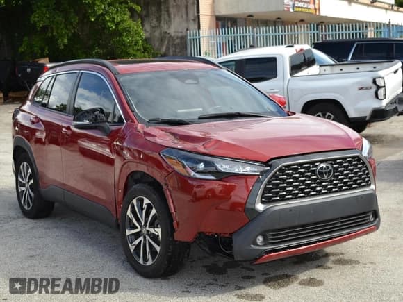 ✅ 2023 Toyota Corolla Cross XLE • VIN: 7MUDAAAG3PV055118 • Лот: 86477925. Опубликован ранее на Copart с пробегом 19 380 миль. Бесплатный доступ к архиву аукционных продаж из США и подробный отчёт об истории автомобиля на DreamBid. Изображение 2.