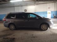 ✅ 2015 Toyota Sienna LE • VIN: 5TDJK3DC2FS099379 • Лот: 43840501. Опубликован ранее на IAAI с пробегом 231 390 миль. Бесплатный доступ к архиву аукционных продаж из США и подробный отчёт об истории автомобиля на DreamBid. Изображение 13.