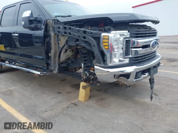 ✅ 2019 Ford F-250 XL • VIN: 1FT7W2B60KEG82555 • Lot: 42203933. Listed on IAAI with 163,407 mi. Free auction sales archive from the USA and detailed vehicle history report at DreamBid. Image 6.