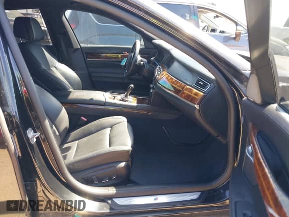 ✅ 2014 BMW 7 Series ALPINA B7 • VIN: WBAYE8C53ED135383 • Lot: 41778392. Wystawiony na IAAI z przebiegiem 110 468 mil. Bezpłatny archiwum sprzedaży aukcyjnych z USA i szczegółowy raport historii pojazdu na DreamBid. Zdjęcie 5.