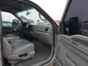 ✅ 2001 Ford Excursion XLT • VIN: 1FMNU41S51EB17641 • Lot: 42420753. Wystawiony na IAAI z przebiegiem 218 460 mil. Bezpłatny archiwum sprzedaży aukcyjnych z USA i szczegółowy raport historii pojazdu na DreamBid. Zdjęcie 5.