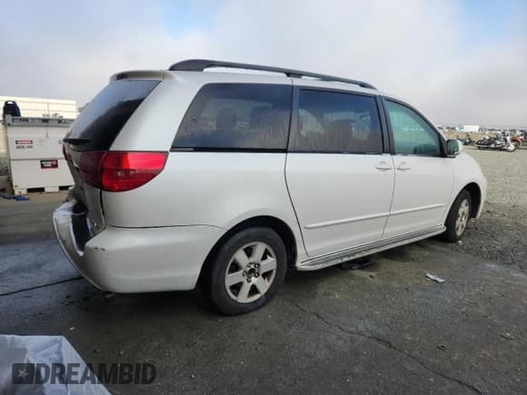 ✅ 2004 Toyota Sienna XLE • VIN: 5TDZA22C64S180904 • Lot: 82617655. Wystawiony na Copart z przebiegiem 196 408 mil. Bezpłatny archiwum sprzedaży aukcyjnych z USA i szczegółowy raport historii pojazdu na DreamBid. Zdjęcie 3.