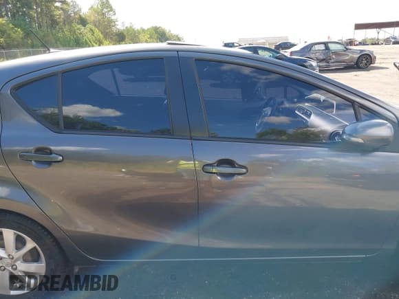 ✅ 2013 Toyota Prius Two • VIN: JTDKDTB37D1058936 • Lot: 43275918. Wystawiony na IAAI z przebiegiem 138 874 mil. Bezpłatny archiwum sprzedaży aukcyjnych z USA i szczegółowy raport historii pojazdu na DreamBid. Zdjęcie 13.