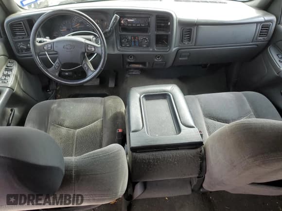 ✅ 2006 Chevrolet Silverado 2500HD Work Truck • VIN: 1GCHC23U26F260443 • Lot: 45723185. Wystawiony na Copart z przebiegiem 222 127 mil. Bezpłatny archiwum sprzedaży aukcyjnych z USA i szczegółowy raport historii pojazdu na DreamBid. Zdjęcie 8.