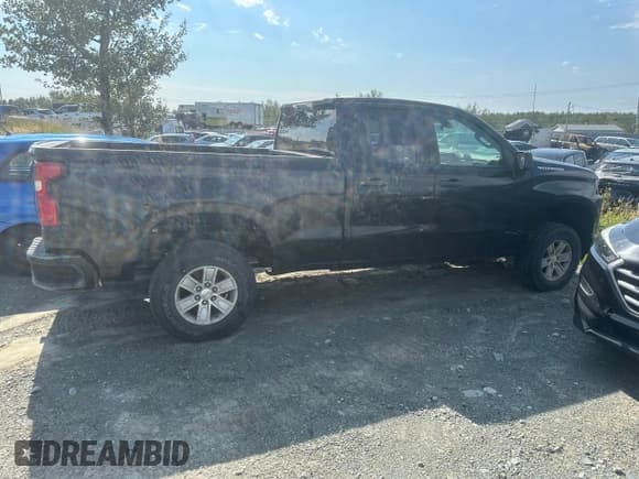 ✅ 2019 Chevrolet Silverado 1500 Custom • VIN: 1GCRYBEF2KZ317771 • Lot: 69050054. Wystawiony na Copart z przebiegiem 103 878 mil. Bezpłatny archiwum sprzedaży aukcyjnych z USA i szczegółowy raport historii pojazdu na DreamBid. Zdjęcie 3.