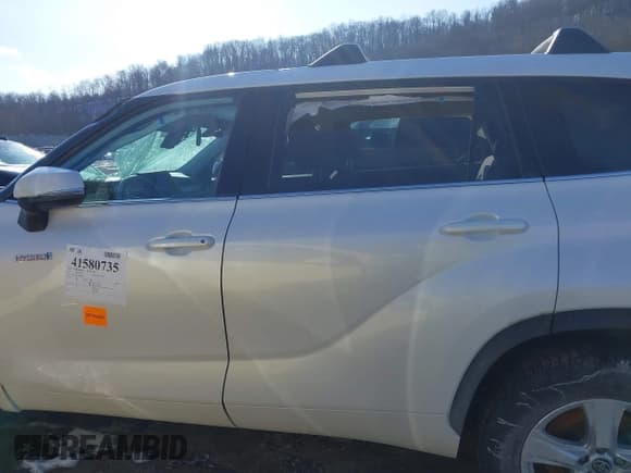 ✅ 2021 Toyota Highlander Hybrid LE • VIN: 5TDZARAH3MS507748 • Lot: 41580735. Listed on IAAI with 52,696 mi. Free auction sales archive from the USA and detailed vehicle history report at DreamBid. Image 14.