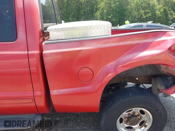 ✅ 2002 Ford F-250 XL • VIN: 1FTNX20F32EB42981 • Lot: 42585853. Wystawiony na IAAI z przebiegiem 244 297 mil. Bezpłatny archiwum sprzedaży aukcyjnych z USA i szczegółowy raport historii pojazdu na DreamBid. Zdjęcie 19.