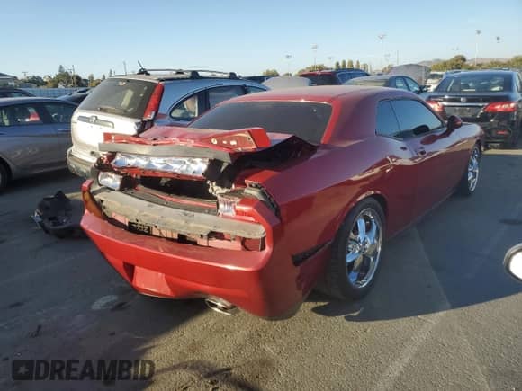 2010 Dodge Challenger R/T Classic z VIN 2B3CJ5DT2AH323427, wystawiony jako Copart lot #72934564 z przebiegiem 61 433 mil mil oraz Szkoda całkowita • Salvage title. Historia ofert i sprzedaży dostępna na DreamBid. Obrazek 3.