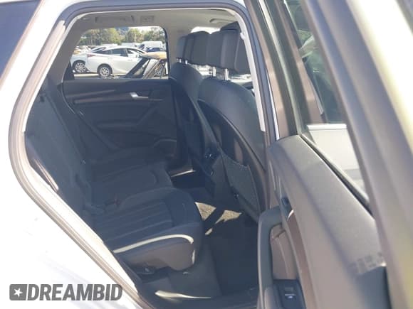 ✅ 2023 Audi Q5 Premium Plus • VIN: WA1BBAFY7P2167227 • Lot: 42632124. Wystawiony na IAAI z przebiegiem 17 065 mil. Bezpłatny archiwum sprzedaży aukcyjnych z USA i szczegółowy raport historii pojazdu na DreamBid. Zdjęcie 8.