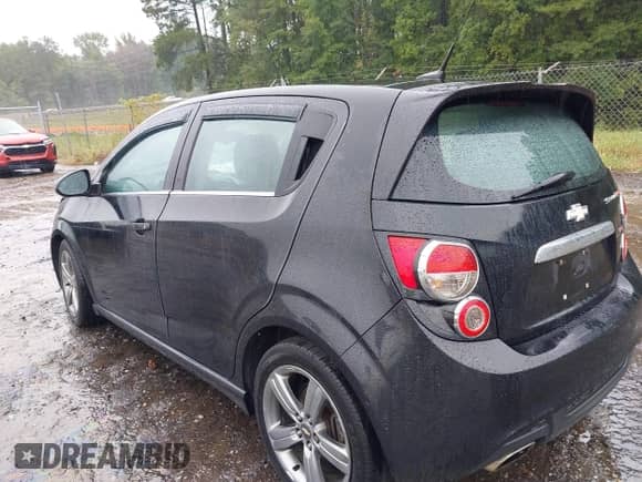 ✅ 2013 Chevrolet Sonic RS • VIN: 1G1JG6SB3D4171981 • Lot: 41207255. Wystawiony na IAAI z przebiegiem 252 056 mil mil. Skorzystaj z bezpłatnego archiwum sprzedaży aukcyjnych z USA i zobacz szczegółowy raport historii pojazdu na DreamBid. Zdjęcie 3.