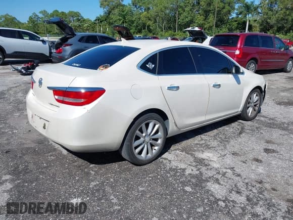 ✅ 2013 Buick Verano • VIN: 1G4PP5SK5D4181631 • Lot: 43543300. Wystawiony na IAAI z przebiegiem 125 636 mil. Bezpłatny archiwum sprzedaży aukcyjnych z USA i szczegółowy raport historii pojazdu na DreamBid. Zdjęcie 4.