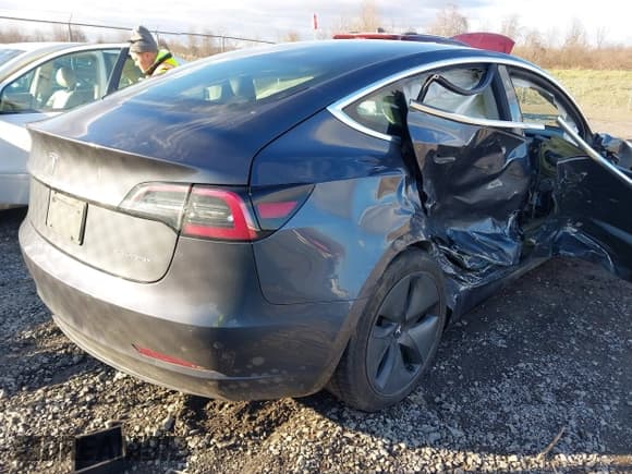 ✅ 2020 Tesla Model 3 Long Range • VIN: 5YJ3E1EB0LF588907 • Lot: 43699737. Wystawiony na IAAI z przebiegiem 121 978 mil. Bezpłatny archiwum sprzedaży aukcyjnych z USA i szczegółowy raport historii pojazdu na DreamBid. Zdjęcie 4.