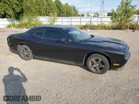 ✅ 2009 Dodge Challenger SE • VIN: 2B3LJ44V69H515716 • Lot: 70335234. Wystawiony na Copart z przebiegiem 255 192 mil. Bezpłatny archiwum sprzedaży aukcyjnych z USA i szczegółowy raport historii pojazdu na DreamBid. Zdjęcie 4.