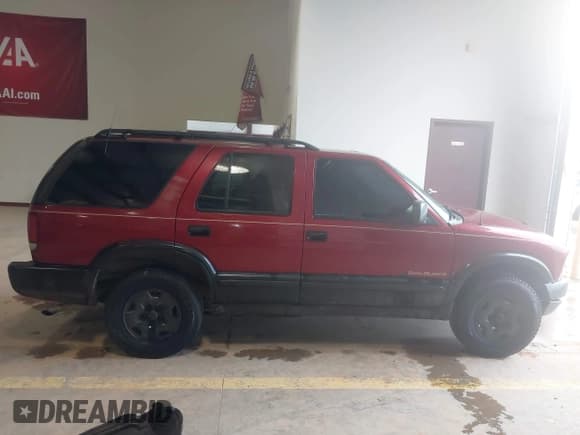 ✅ 1999 Chevrolet Blazer Trailblazer • VIN: 1GNDT13W4X2187490 • Lot: 41966073. Wystawiony na IAAI z przebiegiem 187 604 mil. Bezpłatny archiwum sprzedaży aukcyjnych z USA i szczegółowy raport historii pojazdu na DreamBid. Zdjęcie 14.