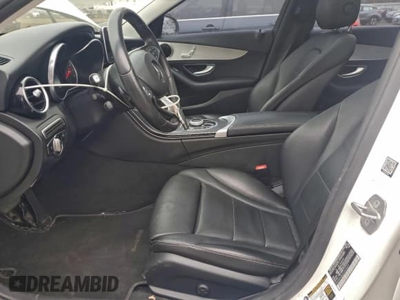 ✅ 2018 Mercedes-Benz C 300 • VIN: 55SWF4JB3JU265027 • Lot: 93170035. Wystawiony na Copart z przebiegiem 73 572 mil. Bezpłatny archiwum sprzedaży aukcyjnych z USA i szczegółowy raport historii pojazdu na DreamBid. Zdjęcie 7.