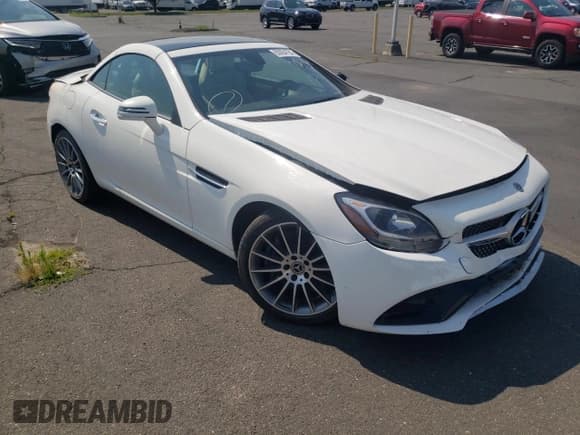 ✅ 2020 Mercedes-Benz SLC 300 • VIN: W1KPK3JAXLF169788 • Lot: 63054754. Wystawiony na Copart z przebiegiem 20 666 mil. Bezpłatny archiwum sprzedaży aukcyjnych z USA i szczegółowy raport historii pojazdu na DreamBid. Zdjęcie 4.