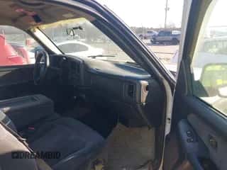 2000 Chevrolet Silverado 2500 LS z VIN 1GCGK29U5YE380137, wystawiony jako IAAI lot #41714449 z przebiegiem Nie podano mil oraz . Historia ofert i sprzedaży dostępna na DreamBid. Obrazek 5.