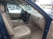 ✅ 2004 Ford Explorer XLT • VIN: 1FMZU73W74UA87569 • Lot: 41648204. Wystawiony na IAAI z przebiegiem 194 422 mil. Bezpłatny archiwum sprzedaży aukcyjnych z USA i szczegółowy raport historii pojazdu na DreamBid. Zdjęcie 5.