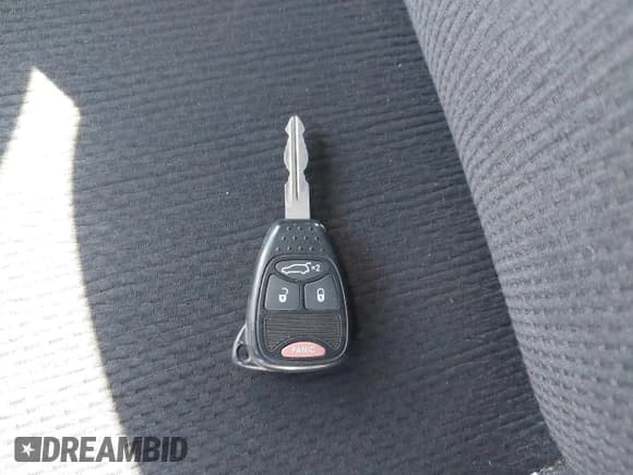 ✅ 2012 Chrysler 200 Touring • VIN: 1C3CCBBB4CN299051 • Lot: 43461980. Wystawiony na IAAI z przebiegiem 128 365 mil. Bezpłatny archiwum sprzedaży aukcyjnych z USA i szczegółowy raport historii pojazdu na DreamBid. Zdjęcie 11.